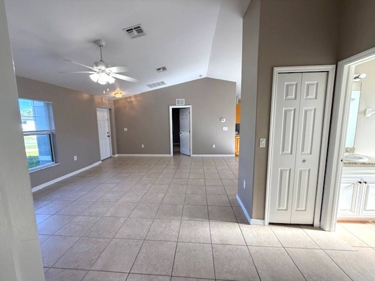 53 Denis Ave S, Lehigh Acres, FL 33976 - House for Rent - Image 9