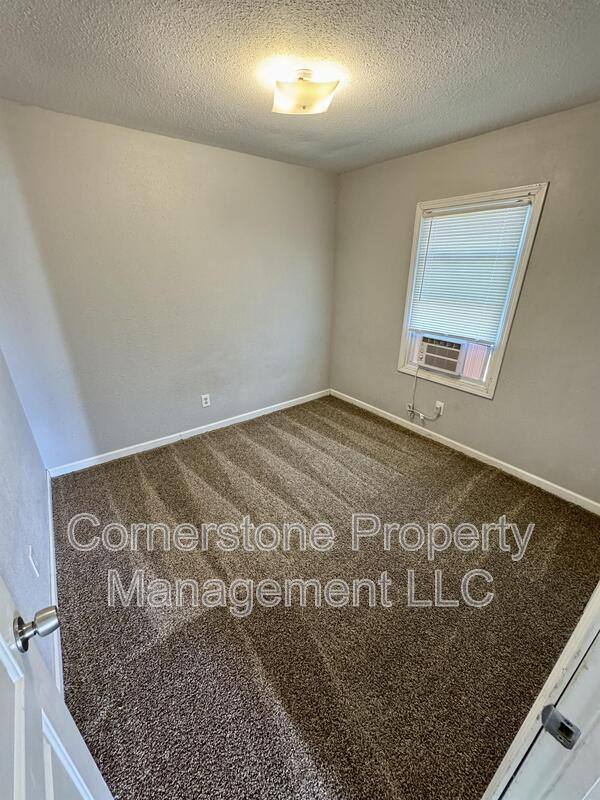 8353 Lakeview Dr, De Soto, KS 66018 - Townhouse for Rent - Image 4