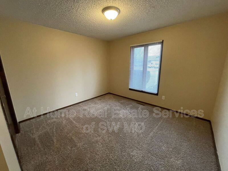1359 S John, Springfield, MO 65804 - House for Rent - Image 11