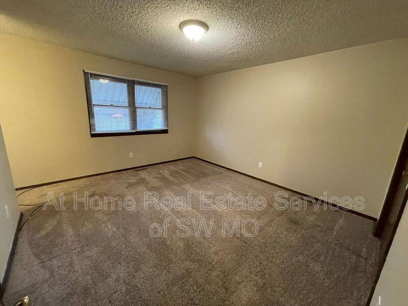 1359 S John, Springfield, MO 65804 - House for Rent - Image 12