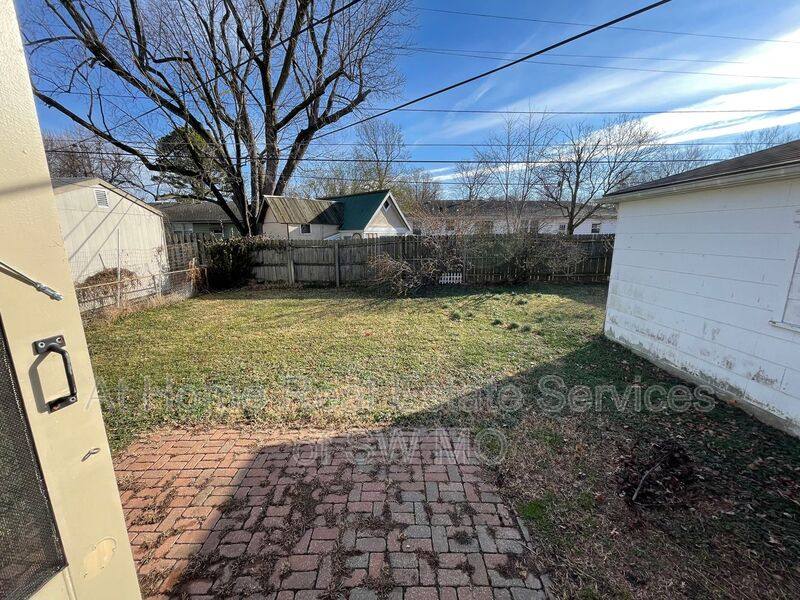 1852 S Pickwick, Springfield, MO 65804 - House for Rent - Image 10