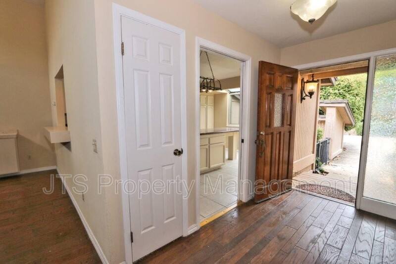 8944 Cliffside Lane, Fair Oaks, CA 95628 - House for Rent - Image 4