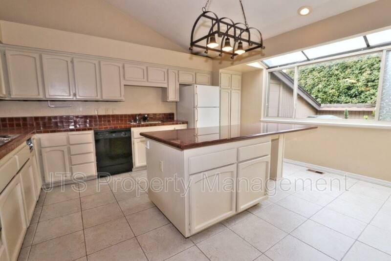 8944 Cliffside Lane, Fair Oaks, CA 95628 - House for Rent - Image 9
