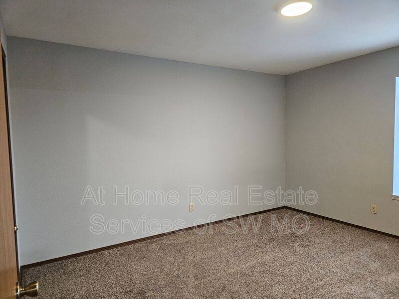 1947 S Ingram Mill Rd #B11, Springfield, MO 65804 - Apartment for Rent - Image 7