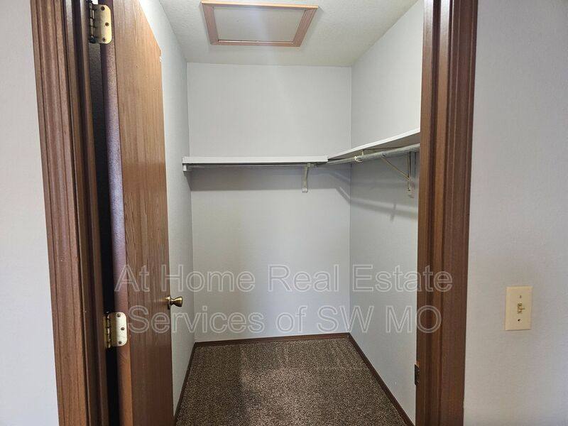 1947 S Ingram Mill Rd #B11, Springfield, MO 65804 - Apartment for Rent - Image 8