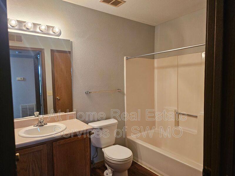 1947 S Ingram Mill Rd #B11, Springfield, MO 65804 - Apartment for Rent - Image 9