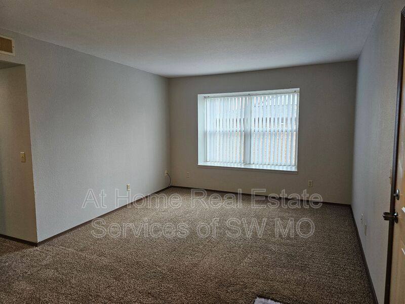 1947 S Ingram Mill Rd #B11, Springfield, MO 65804 - Apartment for Rent - Image 4