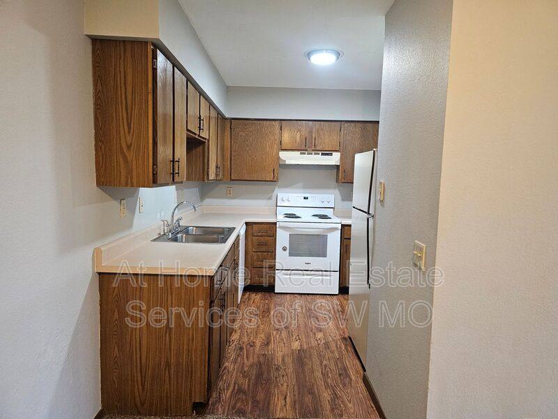 1947 S Ingram Mill Rd #B11, Springfield, MO 65804 - Apartment for Rent - Image 1