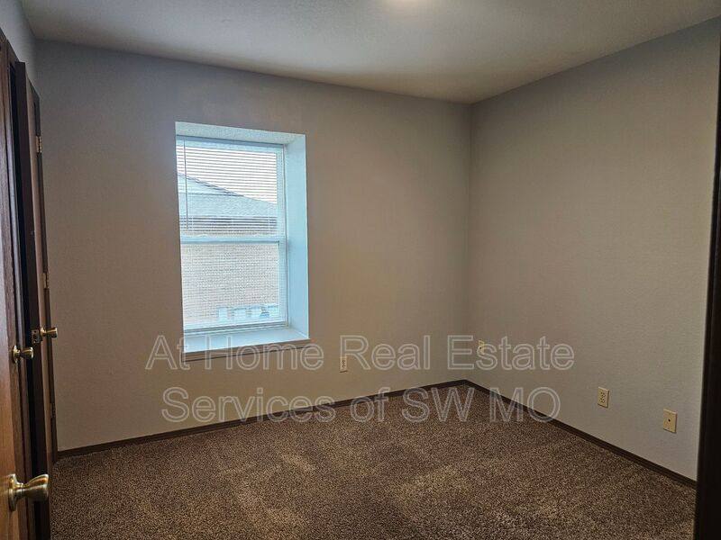1947 S Ingram Mill Rd #B11, Springfield, MO 65804 - Apartment for Rent - Image 6