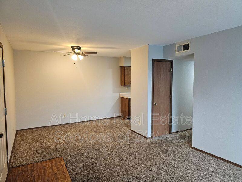 1947 S Ingram Mill Rd #B11, Springfield, MO 65804 - Apartment for Rent - Image 3