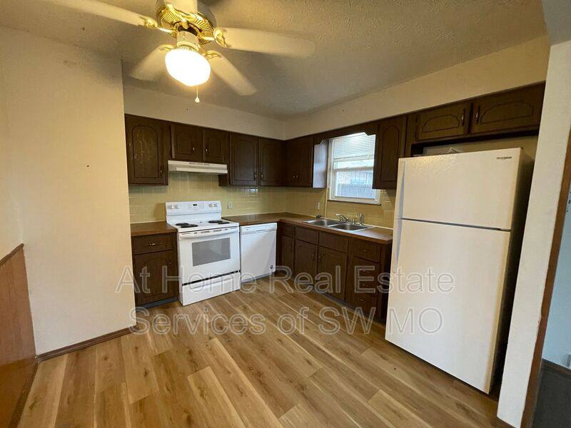 3355 E Portland #A, Springfield, MO 65804 - Apartment for Rent