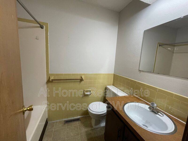 3355 E Portland #A, Springfield, MO 65804 - Apartment for Rent - Image 4