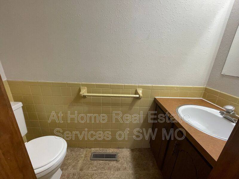 3355 E Portland #A, Springfield, MO 65804 - Apartment for Rent - Image 6