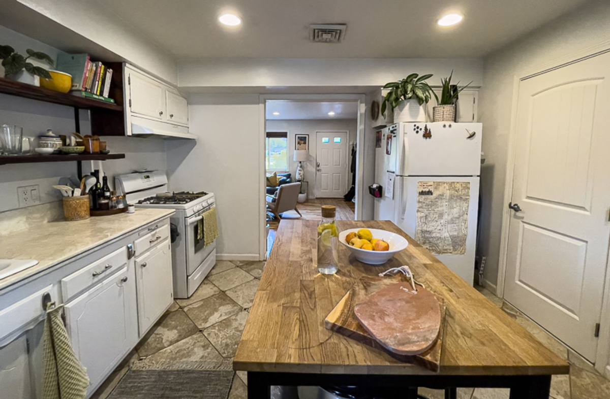 530 D St, Jacksonville, OR 97530 - House for Rent - Image 10