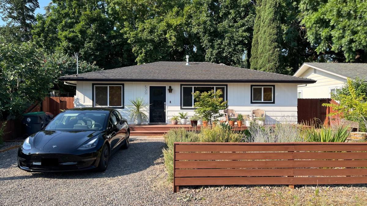 530 D St, Jacksonville, OR 97530 - House for Rent - Image 1