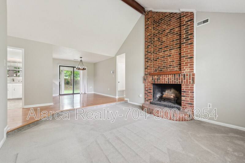 1207 Forest Wood Dr, Matthews, NC 28105 - House for Rent - Image 2