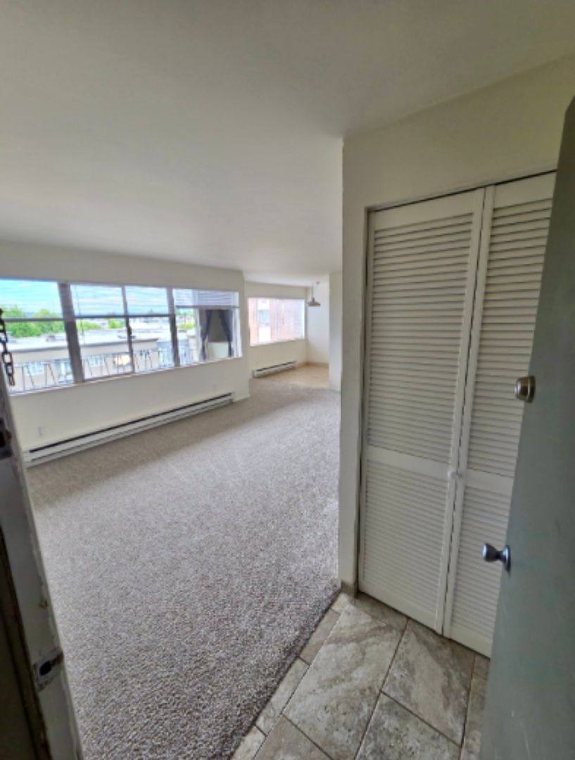 Mont Clare, 330 2nd Ave S, Kirkland, WA 98033 - Apartment for Rent - Image 2