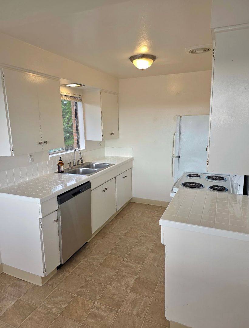 Mont Clare, 330 2nd Ave S, Kirkland, WA 98033 - Apartment for Rent - Image 6