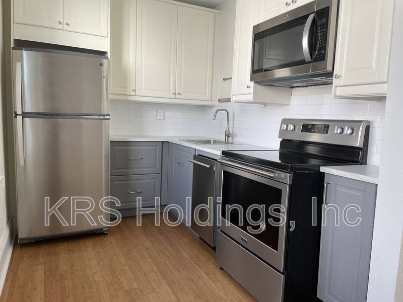 Apartment for rent at 423 London St #2, Portsmouth, VA 23704