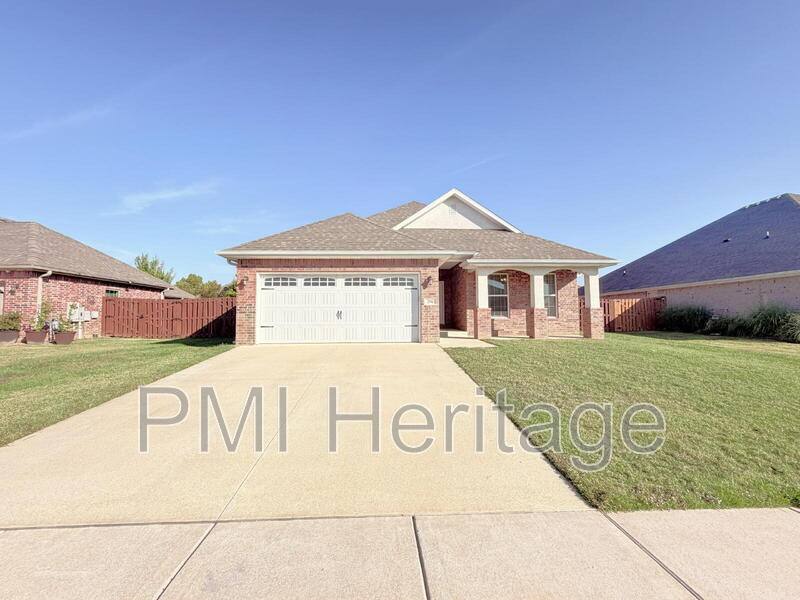 256 Hunt St, Pea Ridge, AR 72751 - House for Rent - Image 1
