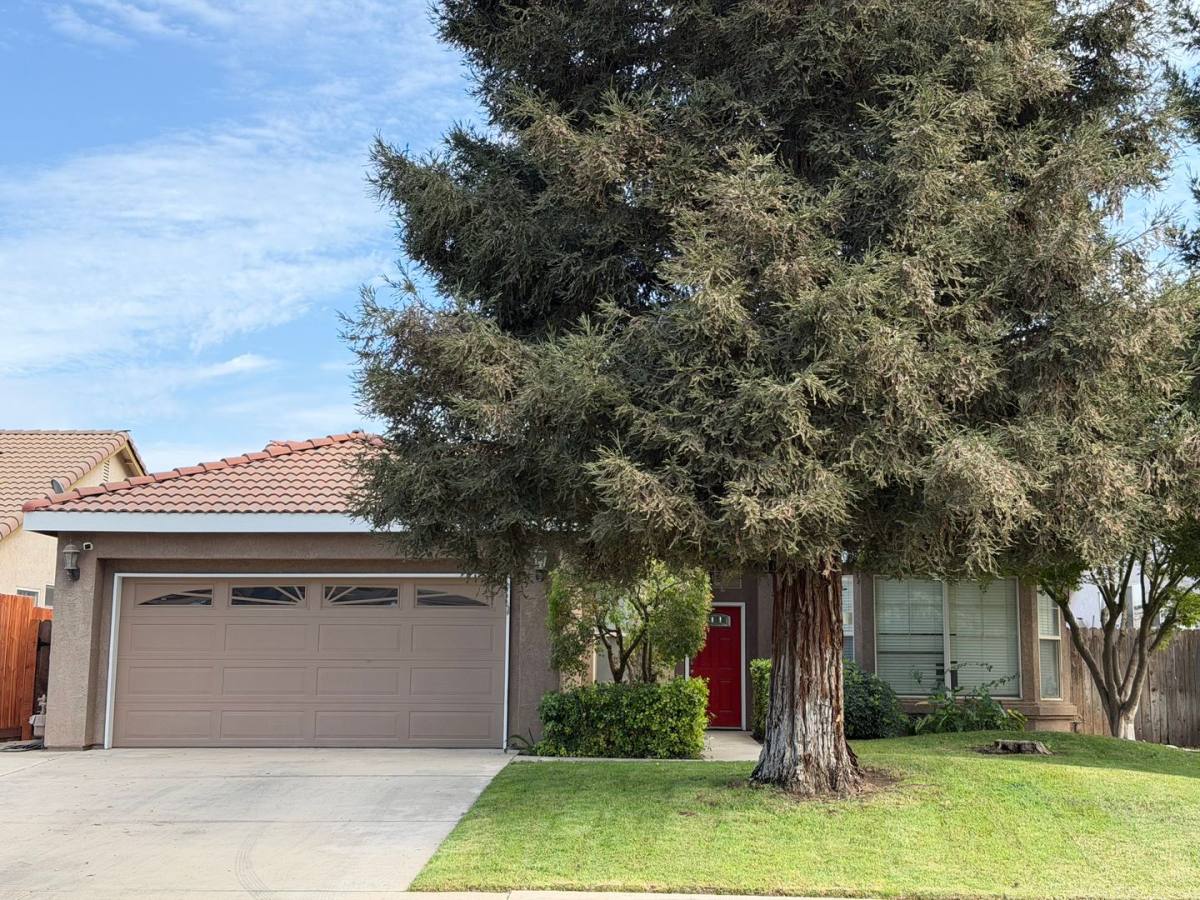 House for rent at 3040 S Cain St, Visalia, CA 93292