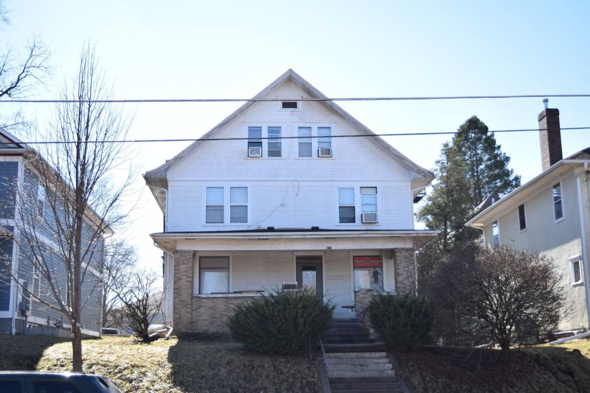 Apartment for rent at 911 Washington, Iowa City, IA 52240