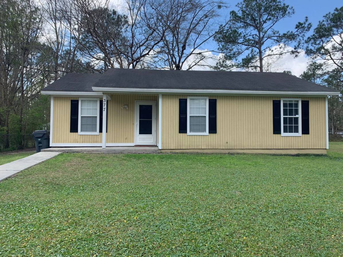 House for rent at 377 Pinedale Circle, Valdosta, GA 31602