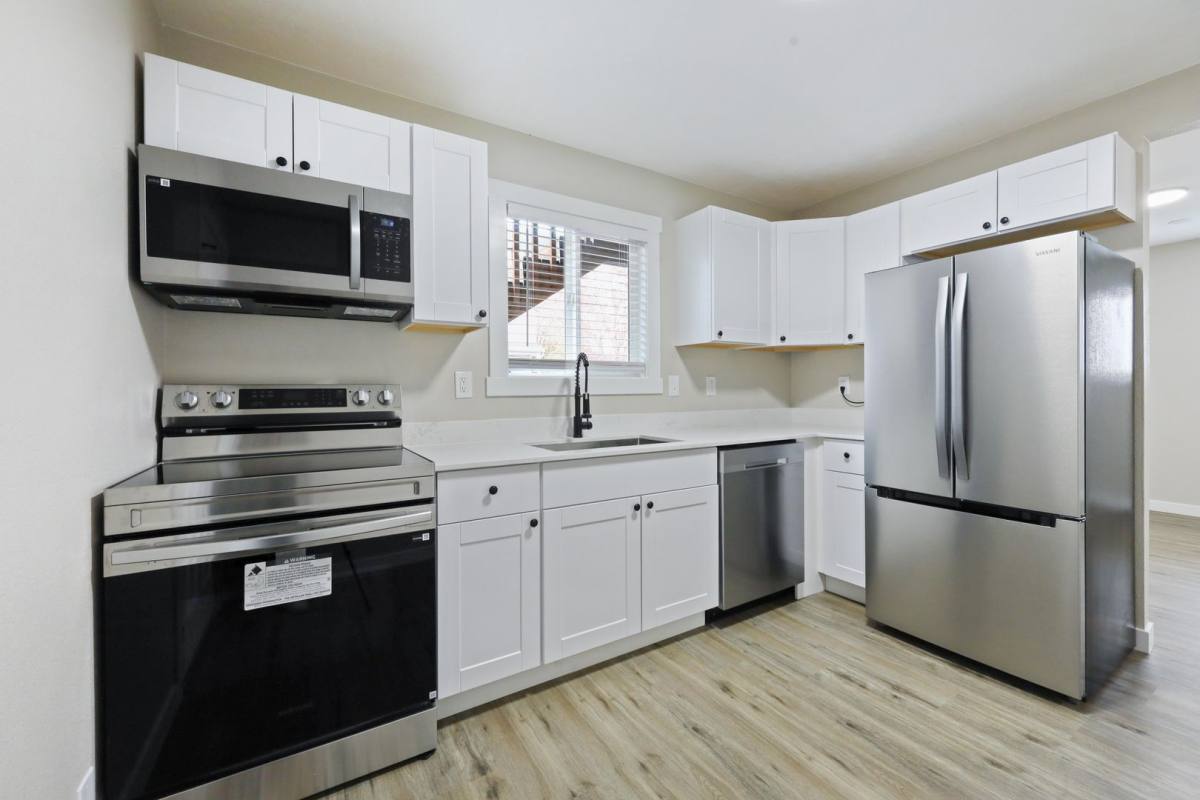 12560 SE Ramona St #A, Portland, OR 97236 - Apartment for Rent - Image 3