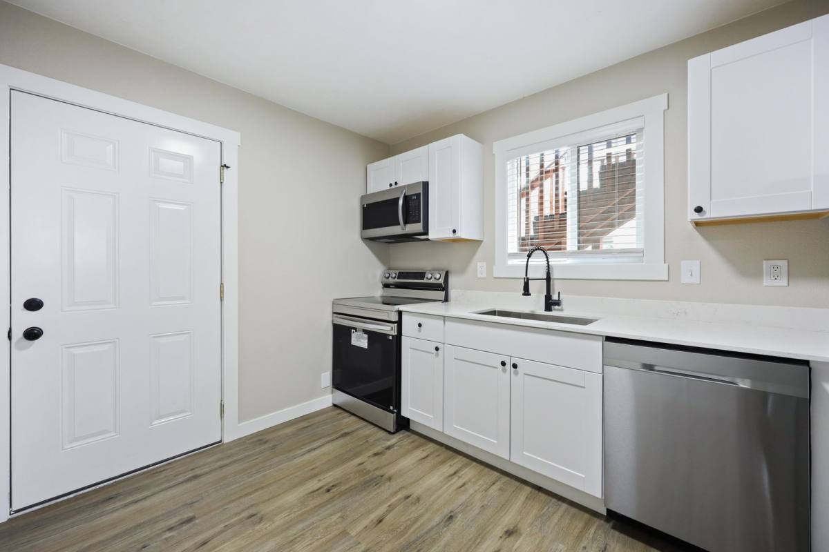 12560 SE Ramona St #A, Portland, OR 97236 - Apartment for Rent - Image 4