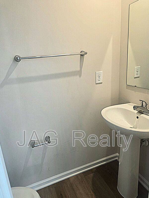 8005 Mulberry Glen Lane, Charlotte, NC 28215 - House for Rent - Image 7