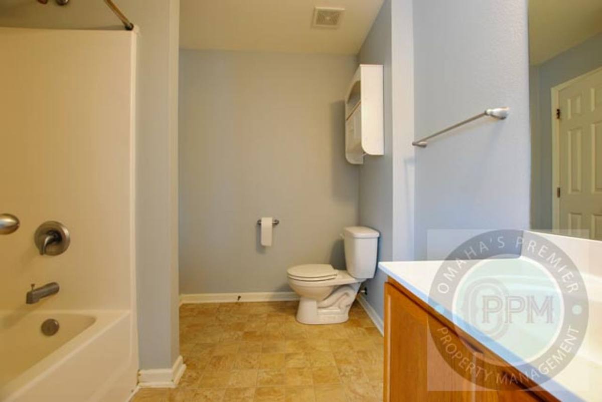 19350 Laci St, Omaha, NE 68135 - House for Rent - Image 10