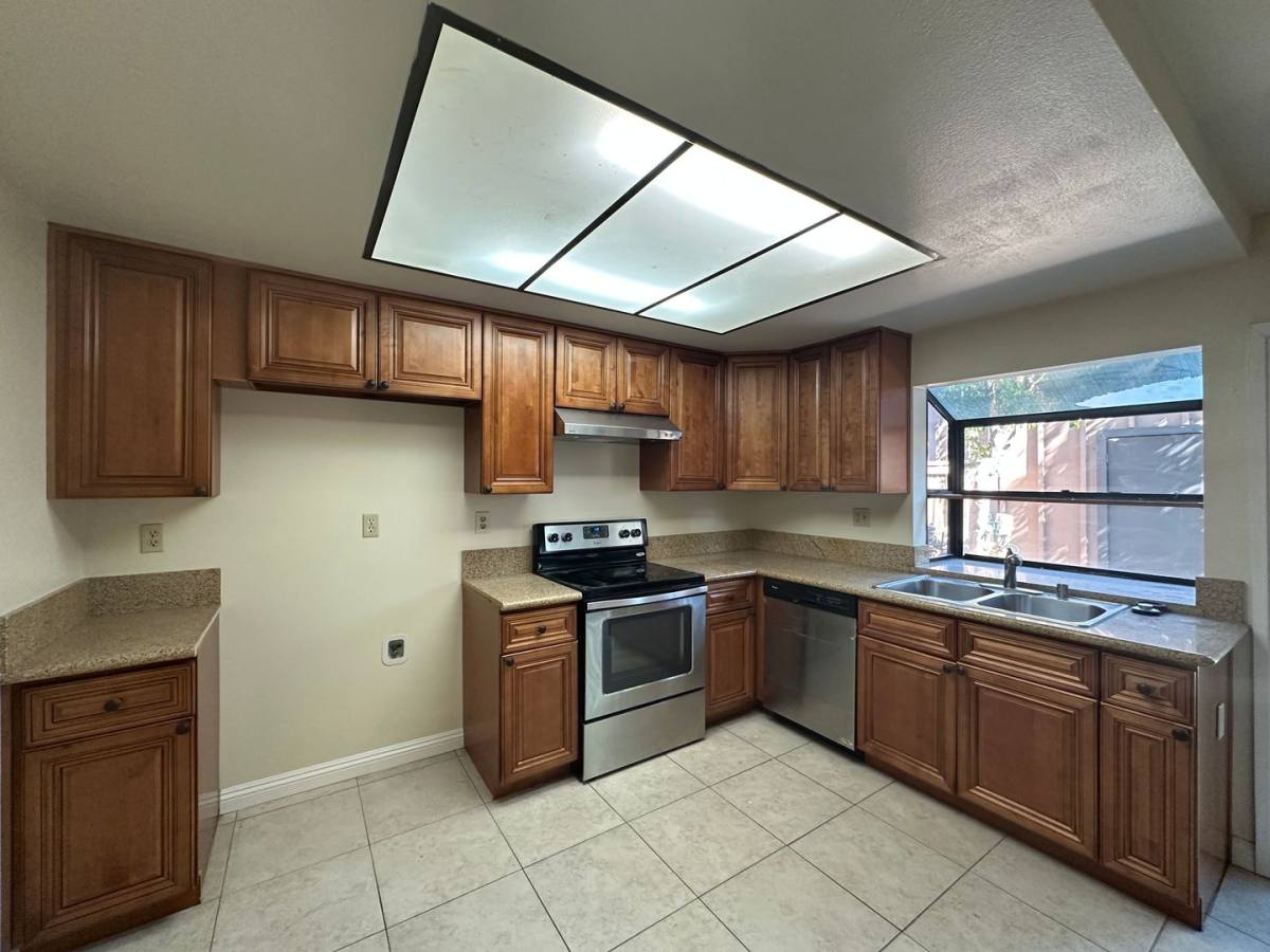 9741 Reseda Blvd #44, Northridge, CA 91324 - Townhouse for Rent - Image 9