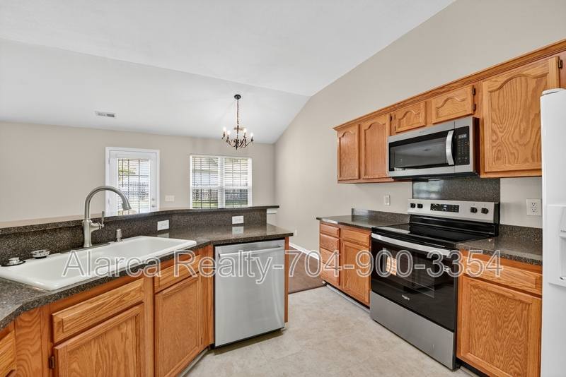 11223 Dickie Ross Rd, Charlotte, NC 28277 - House for Rent - Image 3