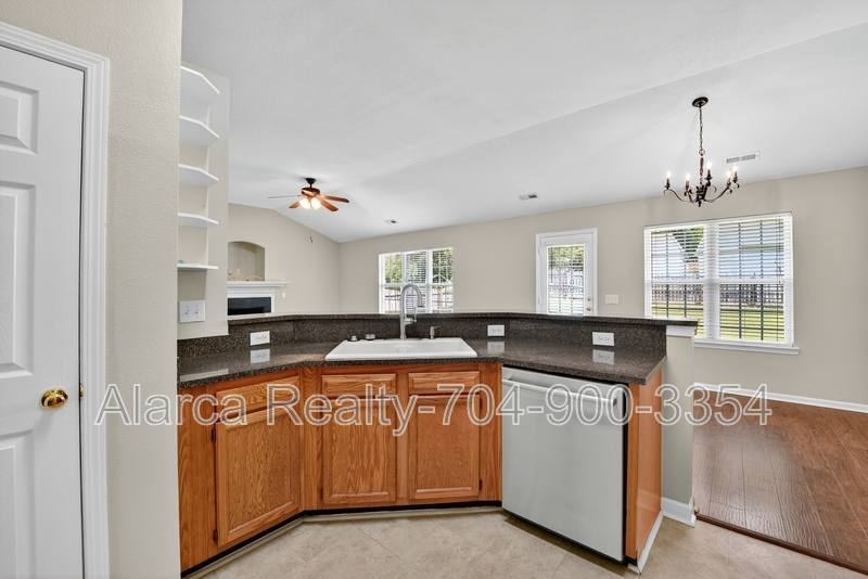 11223 Dickie Ross Rd, Charlotte, NC 28277 - House for Rent - Image 4