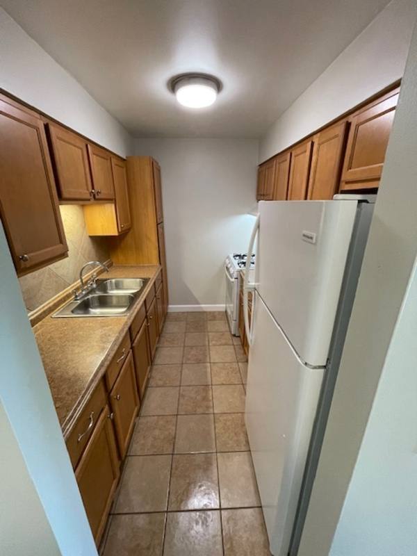 932 W Rollins Rd #E, Round Lake, IL 60073 - Apartment for Rent