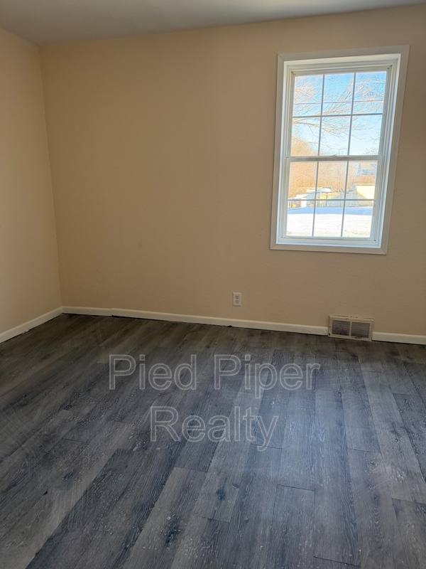 458 S Float Ave, Freeport, IL 61032 - House for Rent - Image 6
