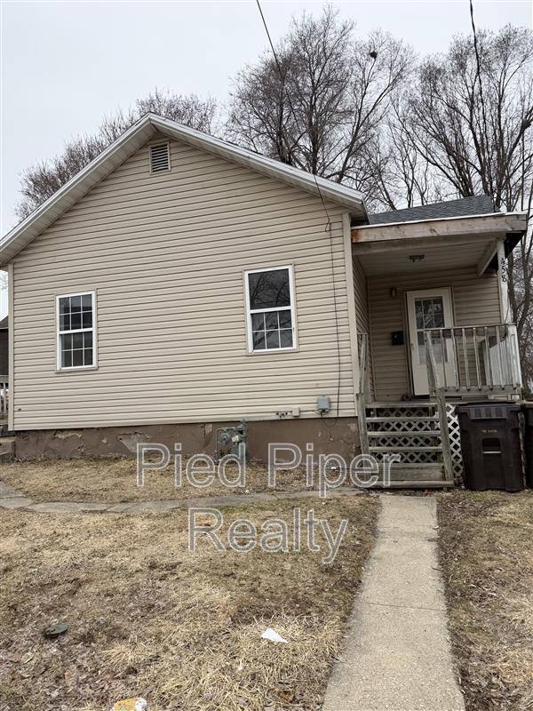 458 S Float Ave, Freeport, IL 61032 - House for Rent - Image 3