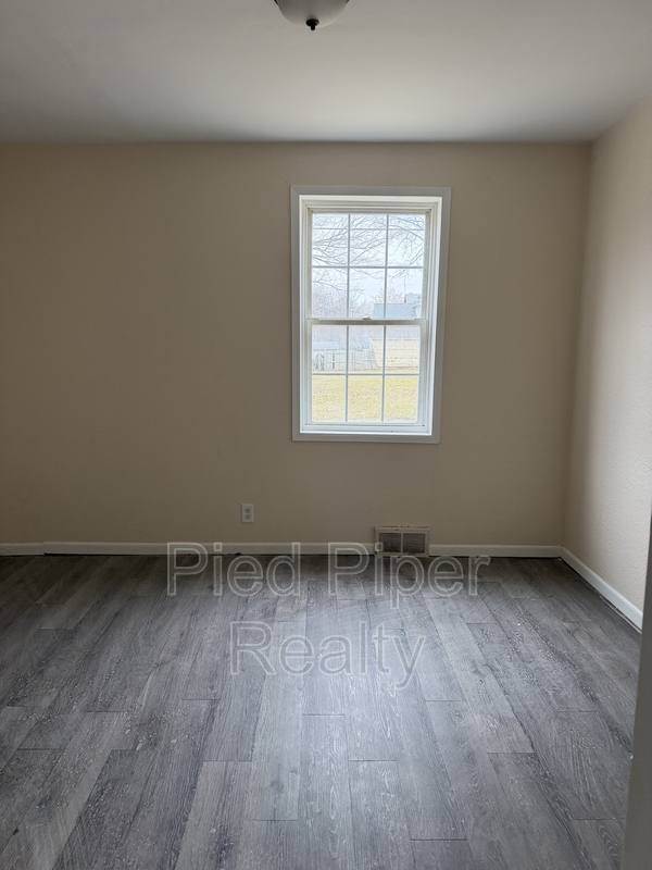 458 S Float Ave, Freeport, IL 61032 - House for Rent - Image 5