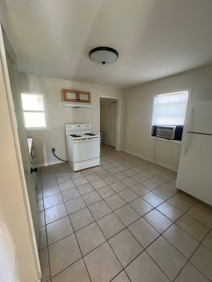 1623 1/2 4th St, Lake Charles, LA 70601 - House for Rent - Image 4