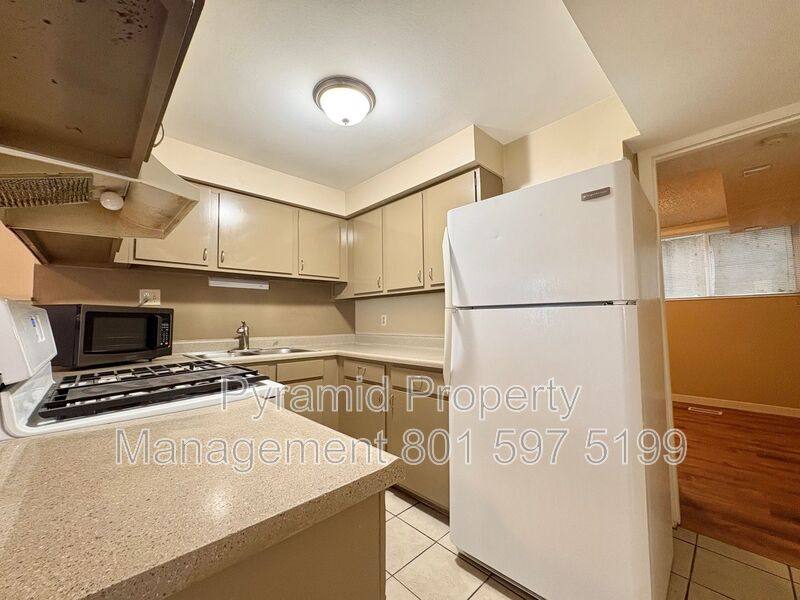 353 S 1100 E #7, Salt Lake City, UT 84102 - Apartment for Rent - Image 7