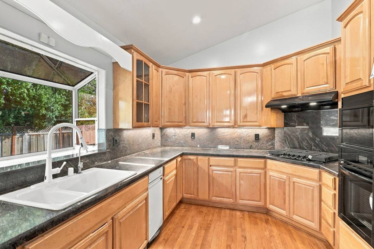 13526 Myren Dr, Saratoga, CA 95070 - House for Rent - Image 6