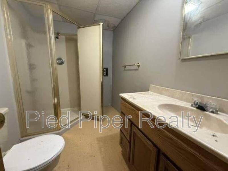 803 S James Ave, Freeport, IL 61032 - House for Rent - Image 9