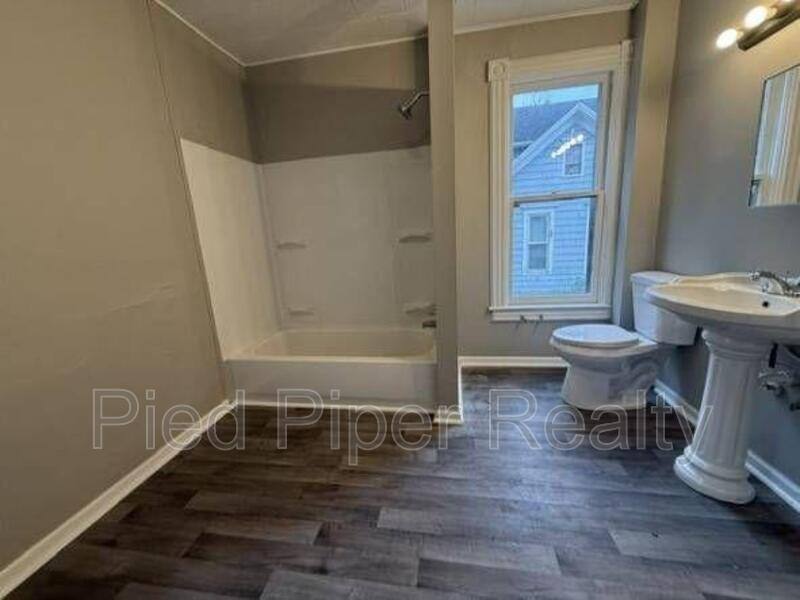 803 S James Ave, Freeport, IL 61032 - House for Rent - Image 6
