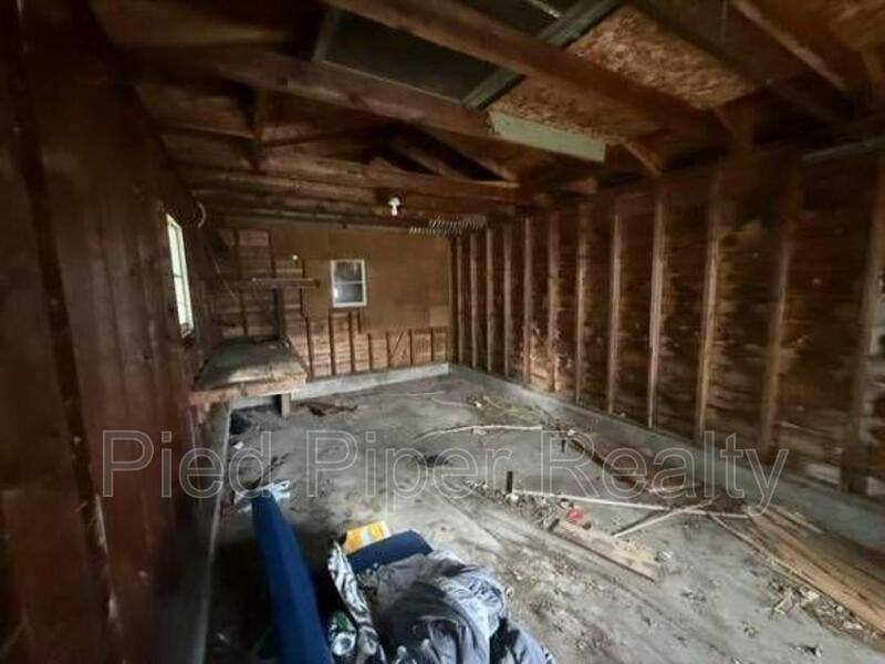 803 S James Ave, Freeport, IL 61032 - House for Rent - Image 2