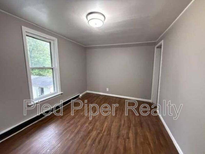 803 S James Ave, Freeport, IL 61032 - House for Rent - Image 5
