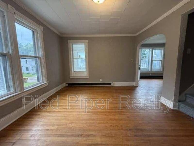 803 S James Ave, Freeport, IL 61032 - House for Rent - Image 7