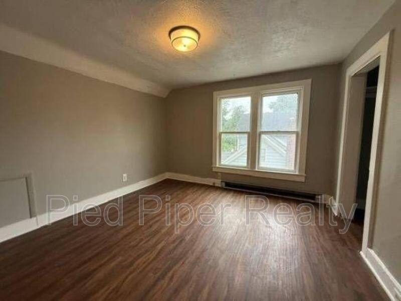 803 S James Ave, Freeport, IL 61032 - House for Rent - Image 3