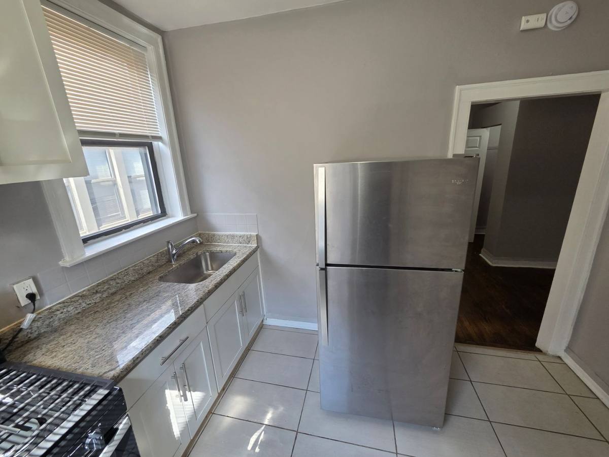 7200 S Bennett Ave, Chicago, IL 60649 - Apartment for Rent - Image 1