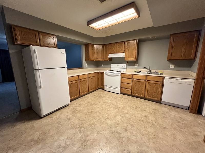 413 W Zeller, North Liberty, IA 52317 - Condo for Rent - Image 2