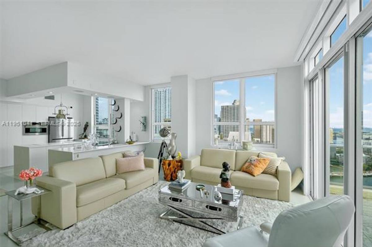 1155 Brickell Bay Dr, Miami, FL 33131 - Apartment for Rent - Image 5